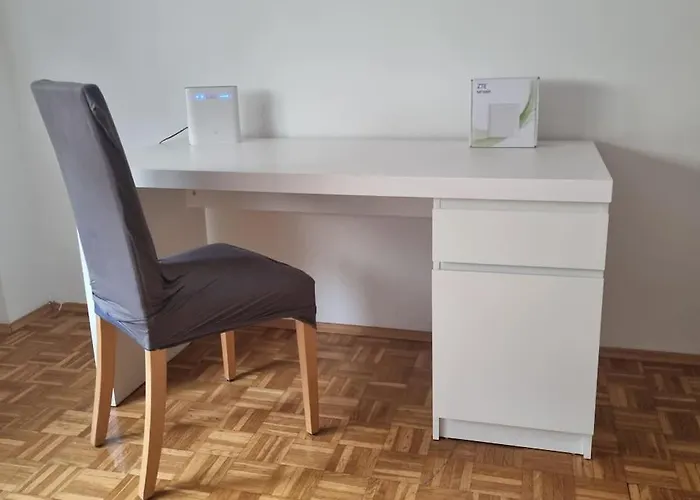 Grossraeumig Und Zentral Inklusive Parkplatz