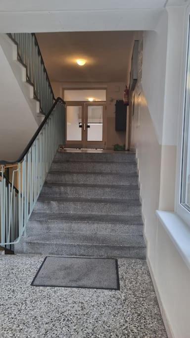 Grossraeumig Und Zentral Inklusive Parkplatz