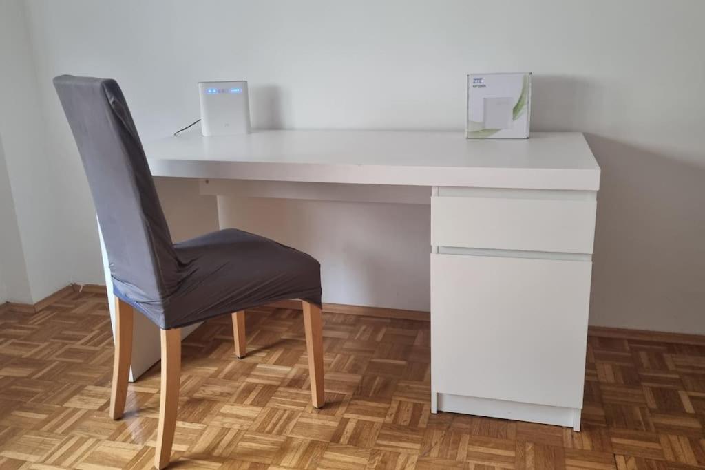 Apartament Grossraeumig Und Zentral Inklusive Parkplatz